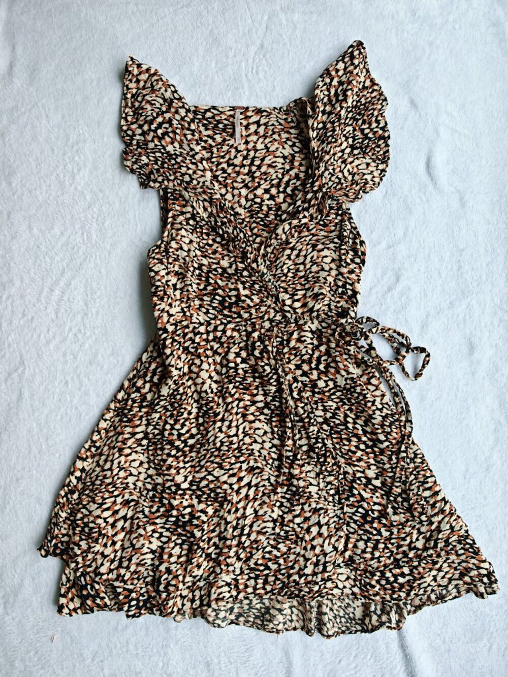 Free People Leopard Print Wrap Mini Dress XS Boho Ruffle Tie Waist Flutter Sleev - Picture 3 of 12